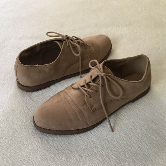 womens beige oxford shoes